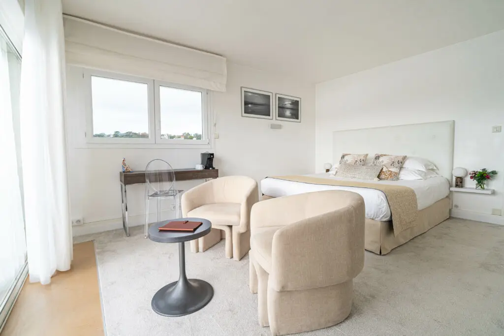 Image par défaut illustrant le propos de la page Chambre Balcon sur l’Horizon de Coeur de Nacre