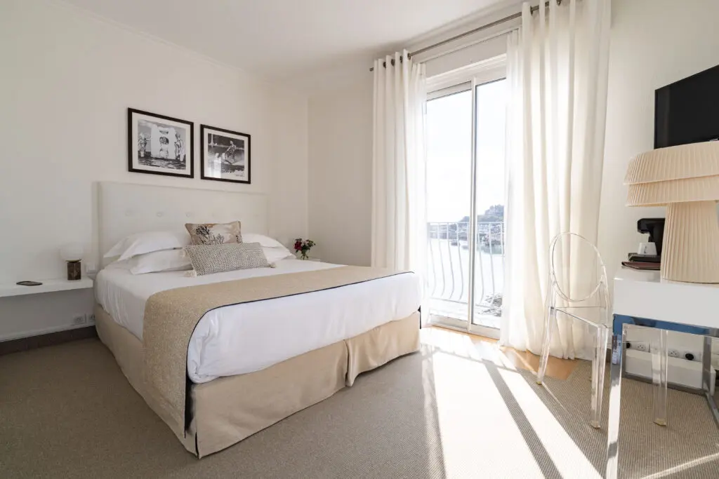 Image par défaut illustrant le propos de la page Chambre Entre Deux vues de Coeur de Nacre