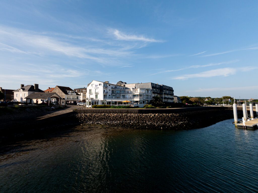 Image par défaut illustrant le propos de la page L’Hôtel de Coeur de Nacre